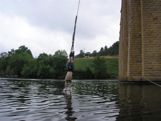 La tete dans l eau au Viaduc du Cluis